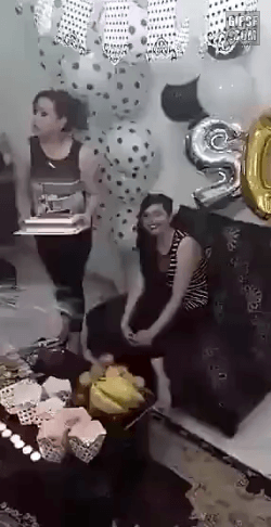 50b119b4c4cb8cb244ebc5b3ed565c45_1631757800_749.gif